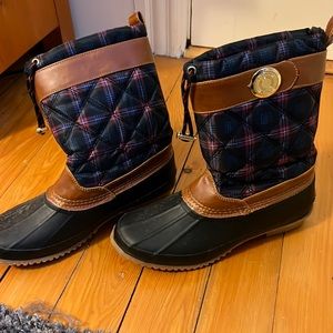 Tommy Hilfiger rain/snow duck boot size 9